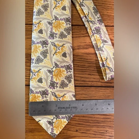 EUC LIBERTY Tie, gold/purple colors, grape vine flower pattern. - Picture 6 of 7